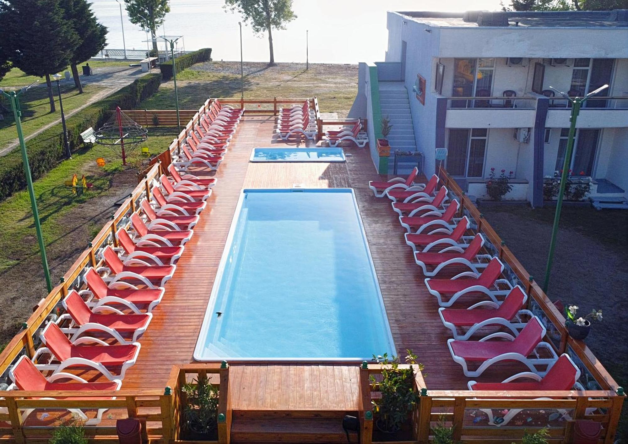 Voila Mamaia Hotel Exterior photo