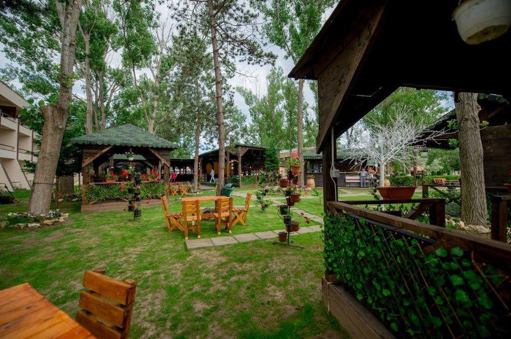 Voila Mamaia Hotel Exterior photo