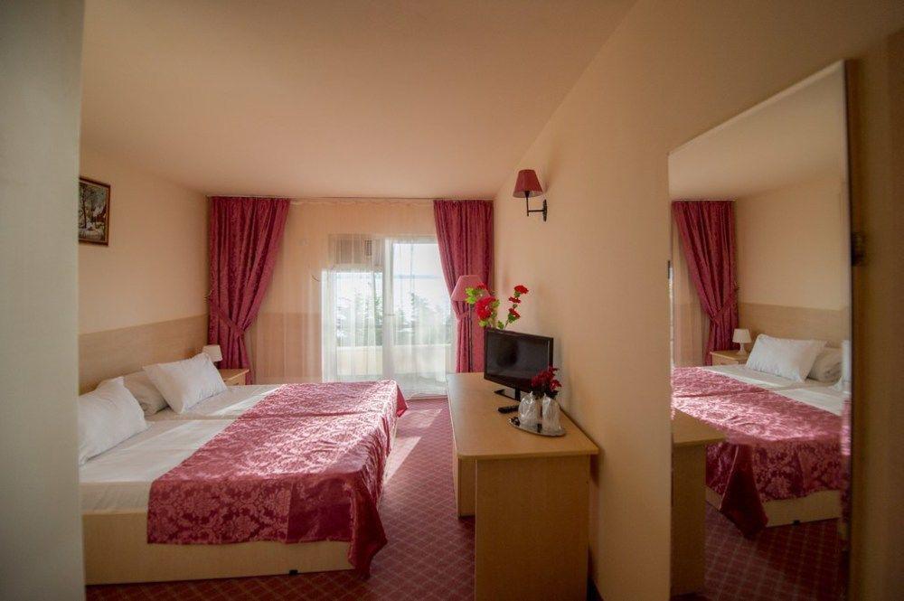 Voila Mamaia Hotel Exterior photo