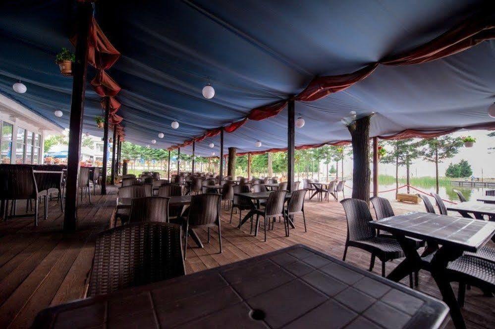 Voila Mamaia Hotel Exterior photo